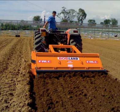 Machine agricole Falc - charrue rotative Bobland