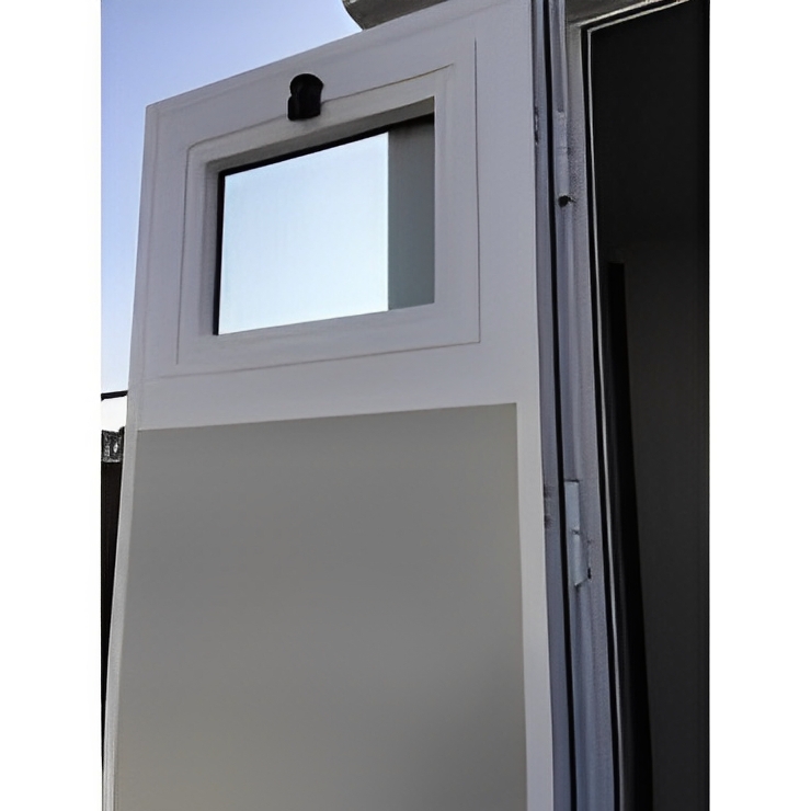 Cabine sanitaire isolée avec plancher hydrofuge et sol PVC