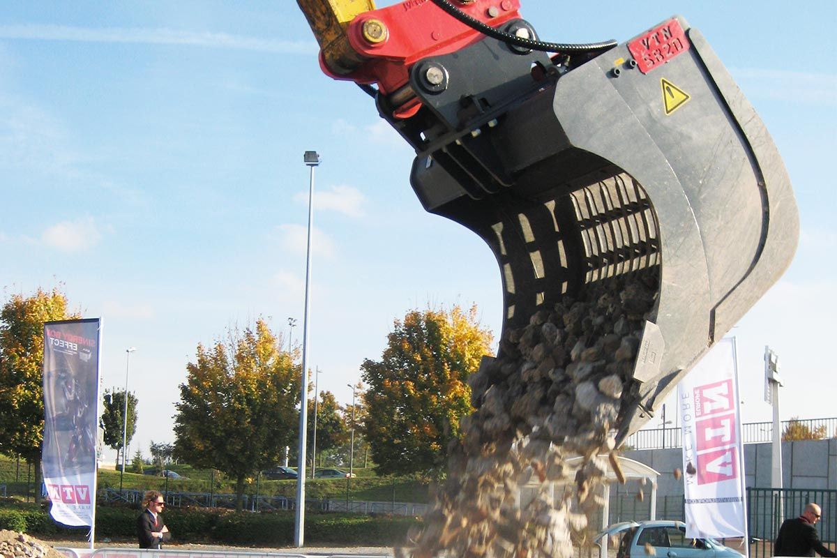 Série SB - Godets cribleurs VTNEurope - 4 modèles pour pelleteuses de 13 à 50 tonnes - kit grilles interchangeables_3