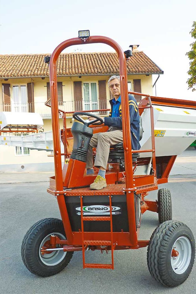 Pailleuse agricole automotrice - bravo - pour balles rondes_3