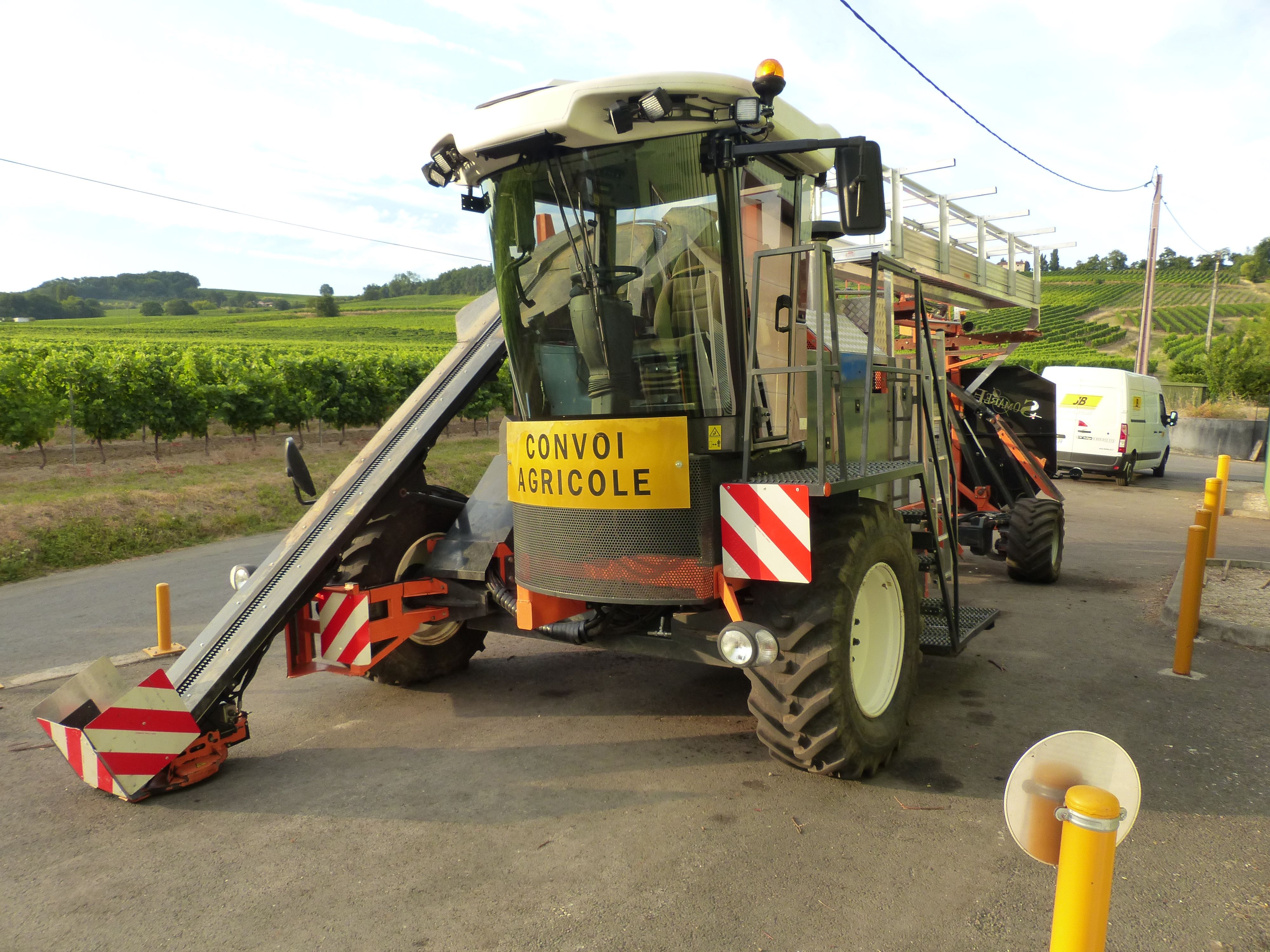 Récolteuse pour tabac Burley avec vitesse réglable et 4 roues motrices