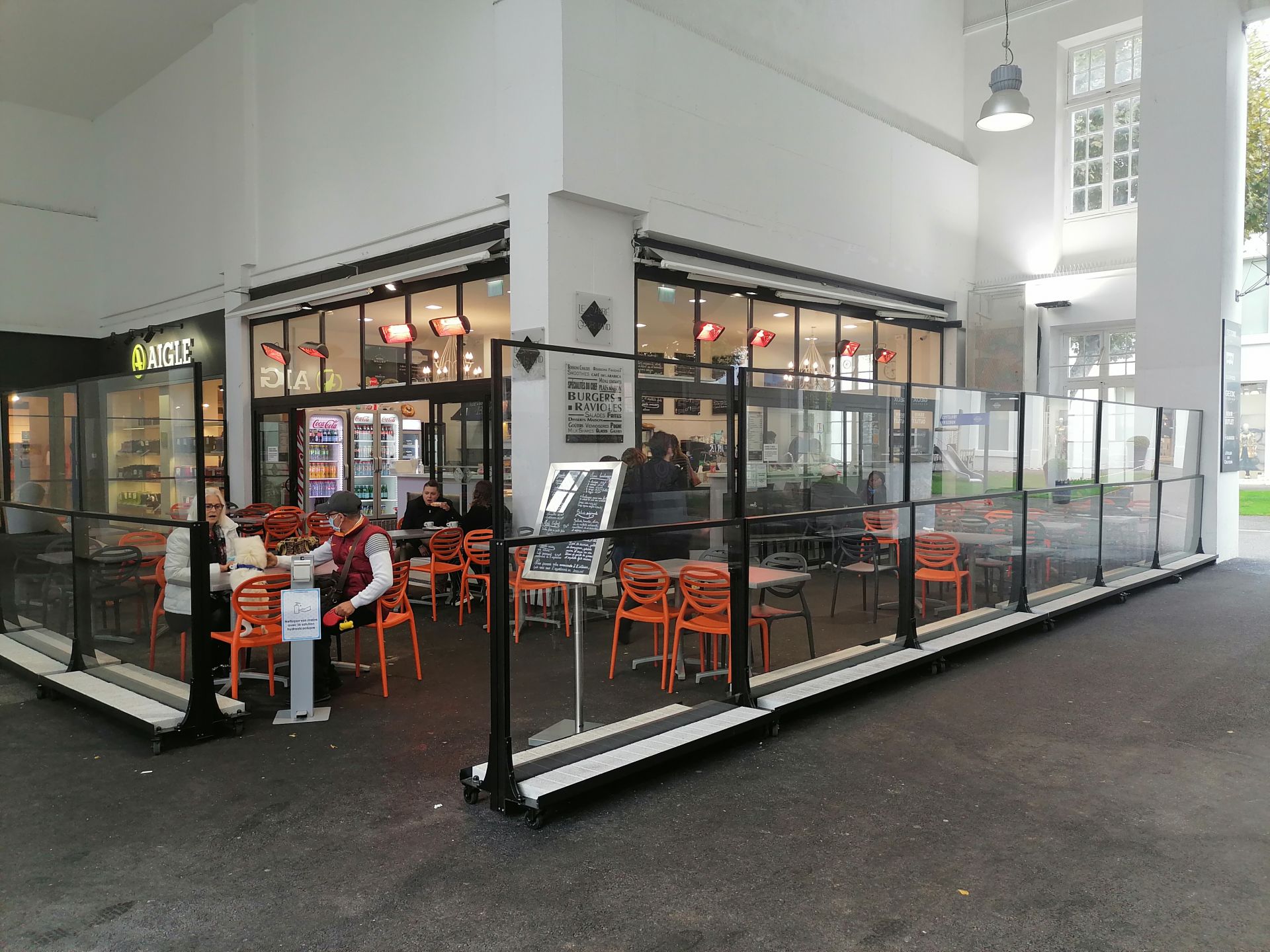 Paravent télescopique sur plateau de lestage - modulable et facile à déplacer_4