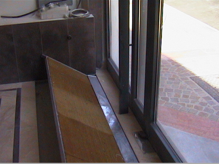 Système de barrage à configuration redondante pour protection anti-inondation