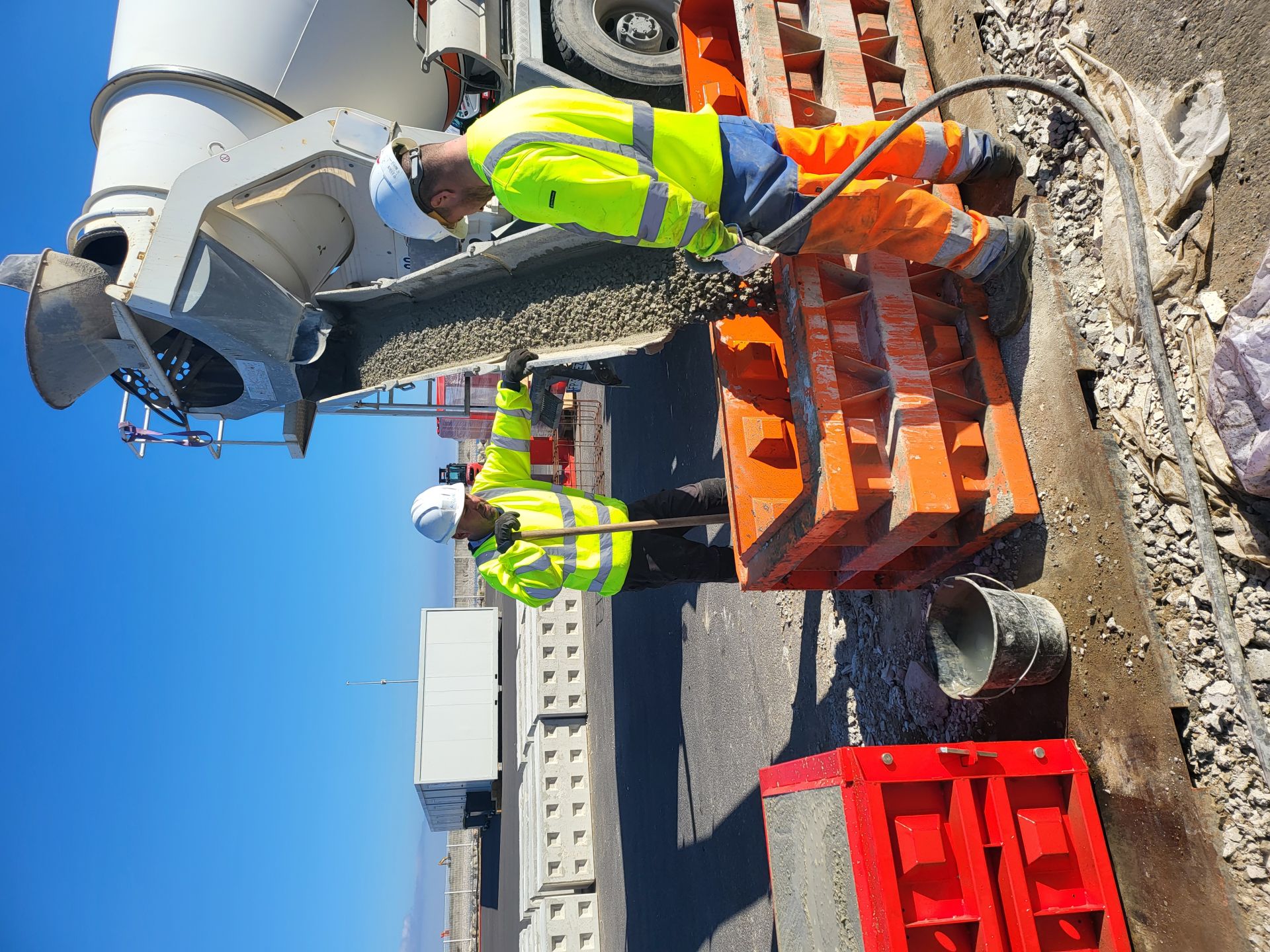 Bloc béton type LEGO, section 80 X80cm pour porter un bâtiment de stockage_3