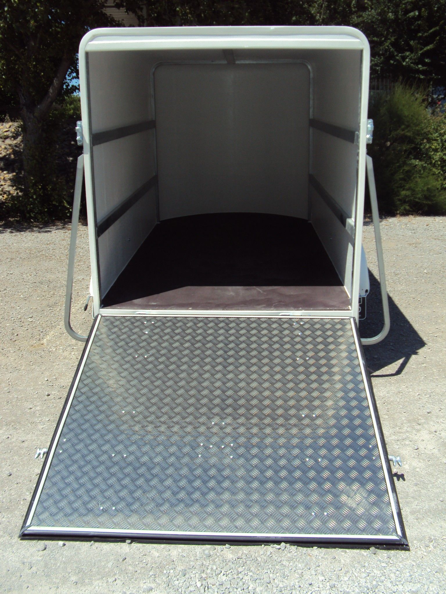 Fourgon remorque double essieux avec roues 175/70R13