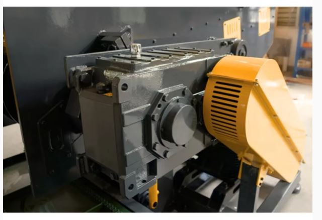 Broyeur simple arbre multi-matériaux calibrage 22kW  avec un traitement jusqu'à 1000kg/h de plastiques, composites et diverses matières  - BCX22_3
