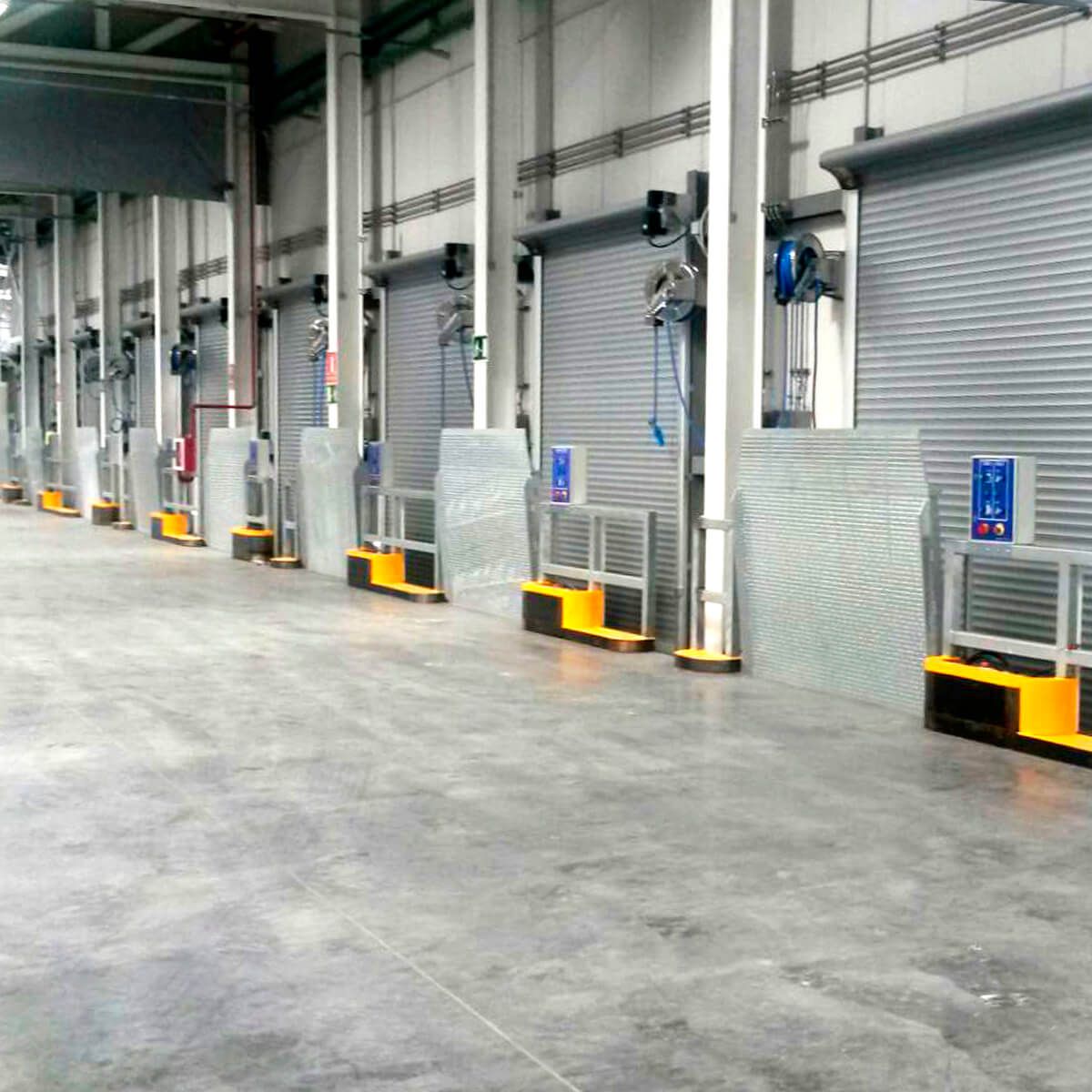 Niveleur de quai - Infraca - Maintien de la hauteur et de la distance entre quais et camions_3