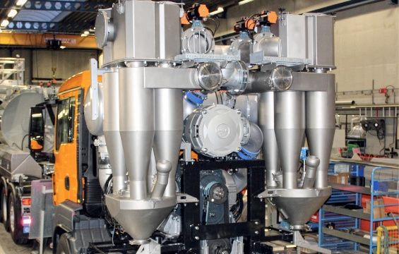 Camion aspirateur Koks CycloVac pour boues, cendres et gravier