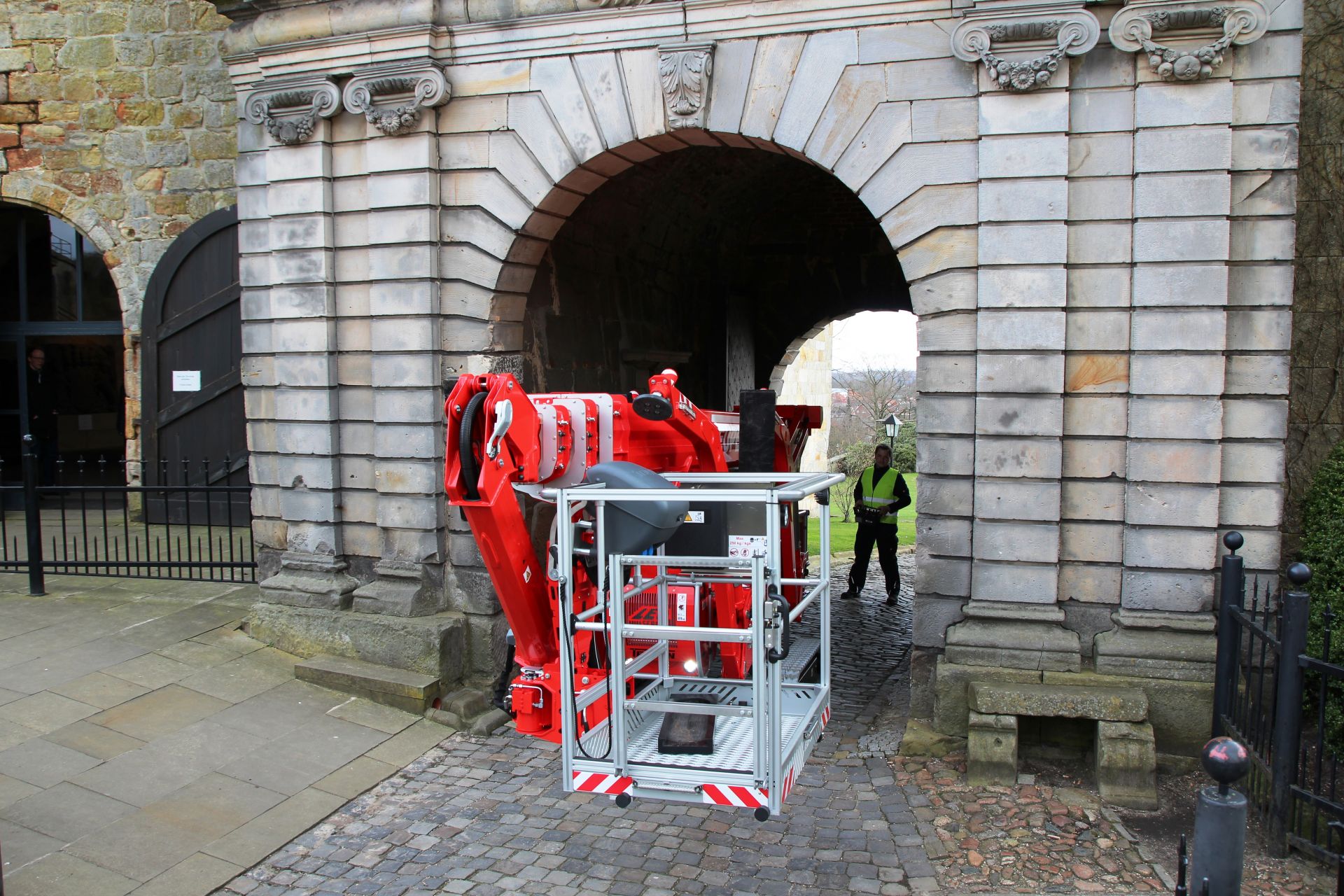 Nacelle araignée LEO23T - hauteur de travail 23,20 m - capacité 250 kg - motorisation électrique et diesel_3