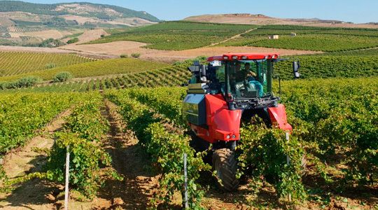 Vendangeuse ERO-Grapeliner équipée d'un sac isotherme électrique