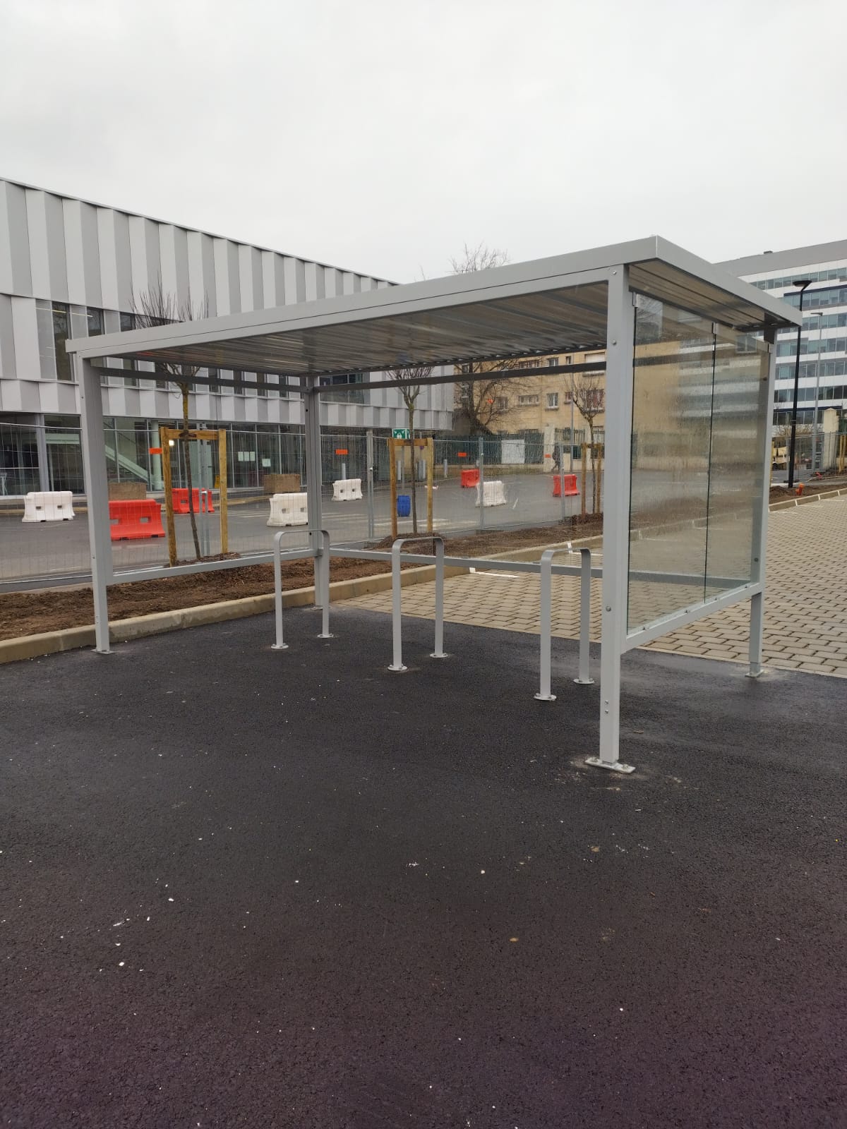 Abri 2 roues à toit plat en bac acier nervuré pour tous types de parkings ou d'espaces publics - MIGA_3