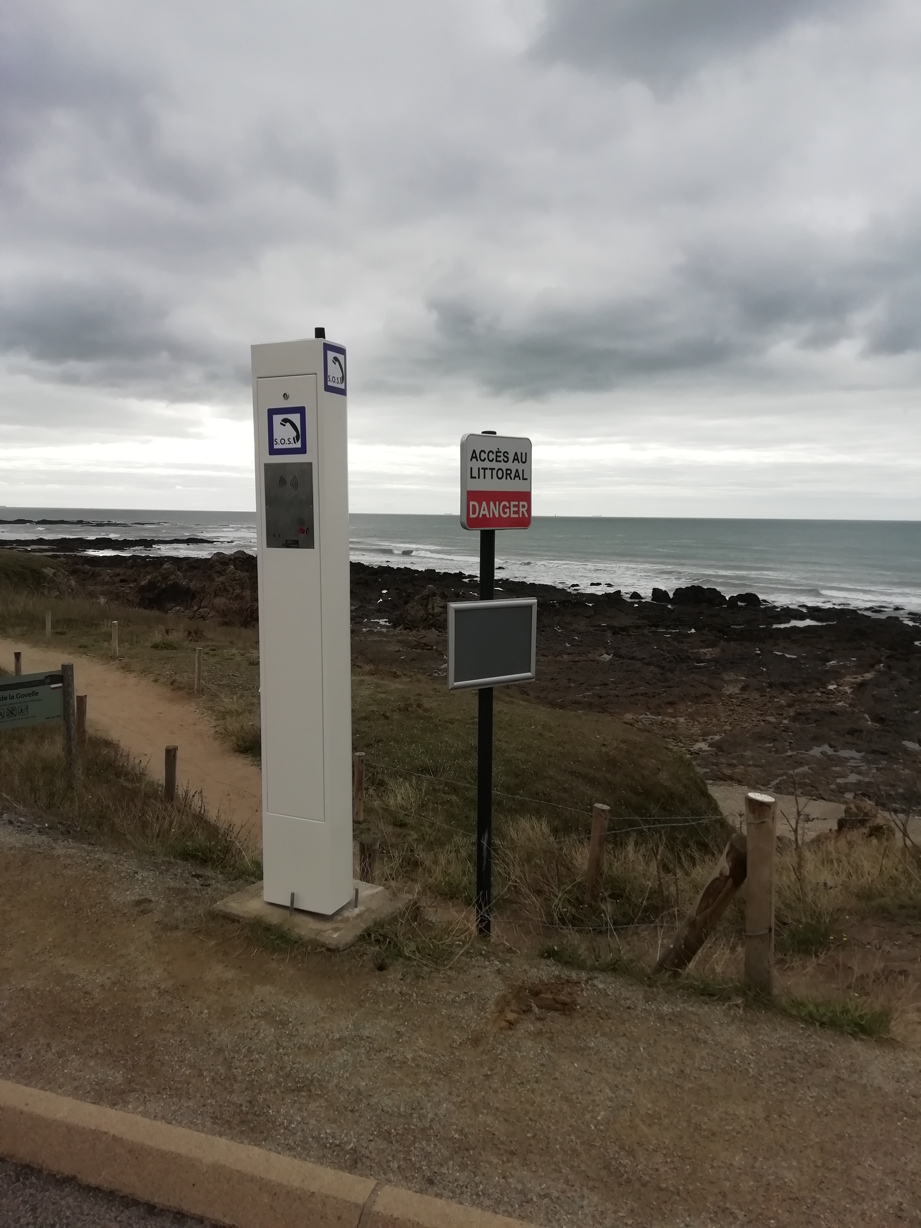 Borne SOS GSM anti appels intempestifs - jusqu'à 4 numéros - robuste et adaptée PMR_3