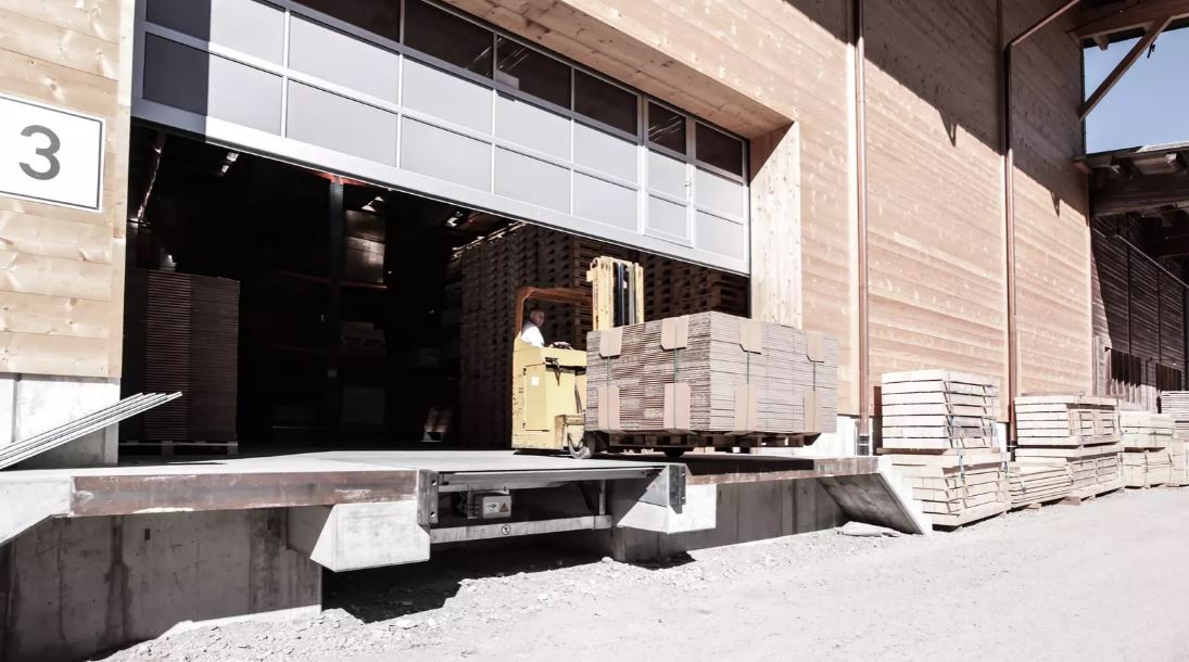 Porte sectionnelle industrielle sur mesure - Fiable, personnalisable et adaptée à tout projet de construction_3