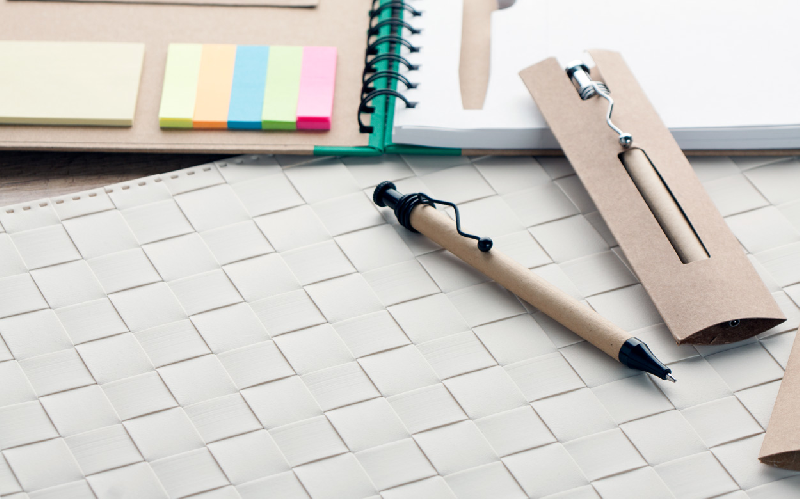 Stylo à bille noir - encre bleue - dans étui en carton recyclé_3