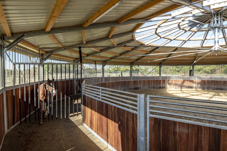 Marcheur suspendu couvert pour chevaux avec rond de longe - 6 à 12 chevaux - Réalisation sur mesure_3