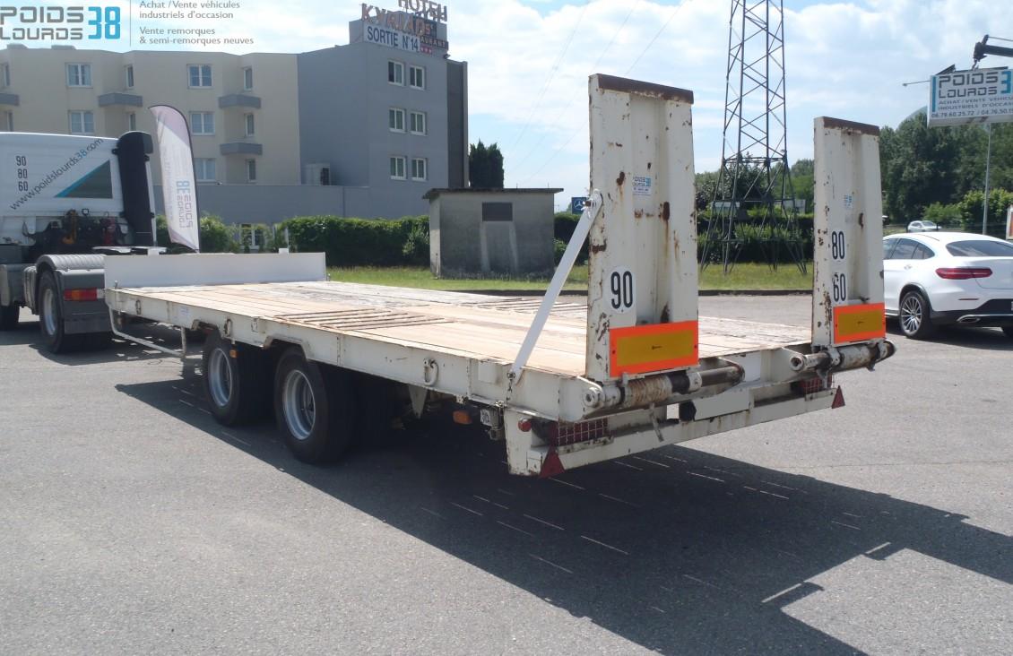 Remorque avec béquille avant manuelle et rampes arrière