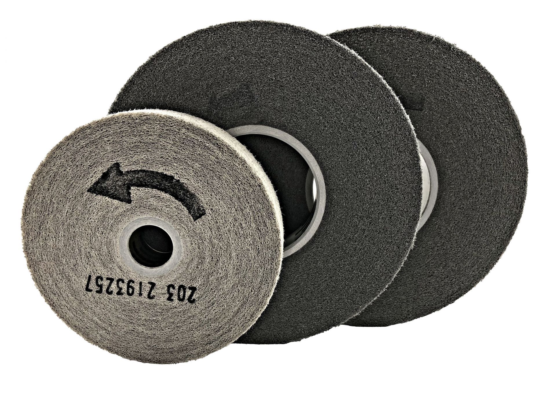 Outil pour ébavurage de précision de pièces aéronautiques