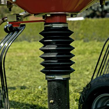 Largeur de travail de 3,4 m pour l'andaineur monorotor Mf rk 341 dn