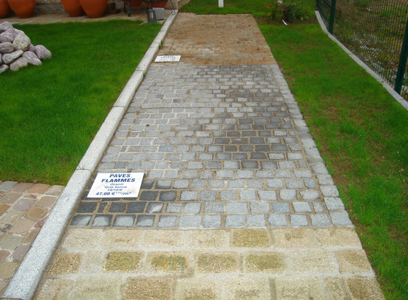 Bordures flammées ou bouchardées en granit_3