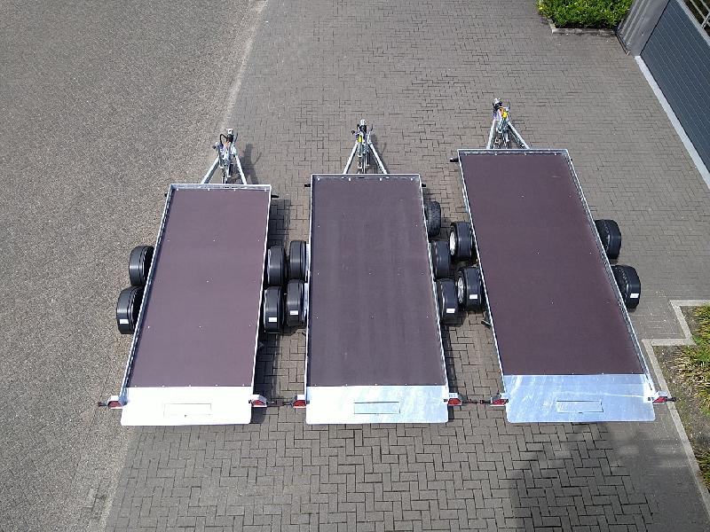 Plateau porte-engin abaissable TOHACO - suspensions pneumatiques - 397x170 cm - PTAC 2700 Kg - 2 essieux freinés - Reference FOURGON_CARGO_1300_BLANC_3