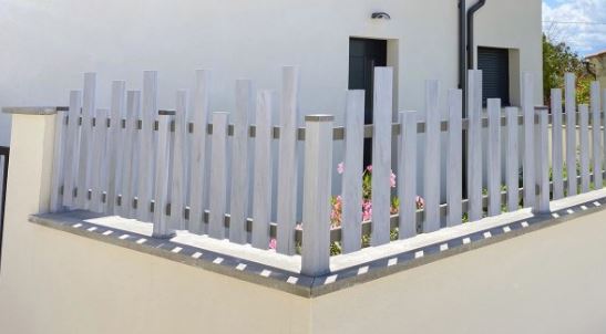 Clôture PVC ajourée Adonis - Lignes classiques et décoratives - Sur-mesure avec poteaux et traverses en aluminium_3