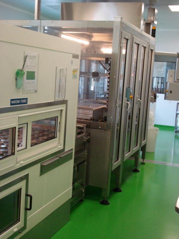 Équipements de laboratoires - hottes à flux laminaire, postes de pesées et paillasses - AVN_3