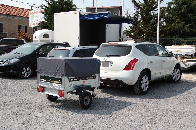 Remorque Daxara 127 avec flèche basculante et accessoires