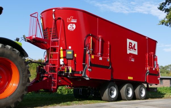 Mélangeuse agricole V-MIX Giant 40-46 3S - BvL - volume 40 à 46 m³ avec boîte Powershift_3