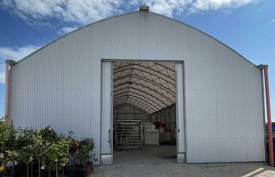 Entrepôt agricole avec faîtière double courbe en treillis pour  environnements  plus exigeants - Multiart TR_3