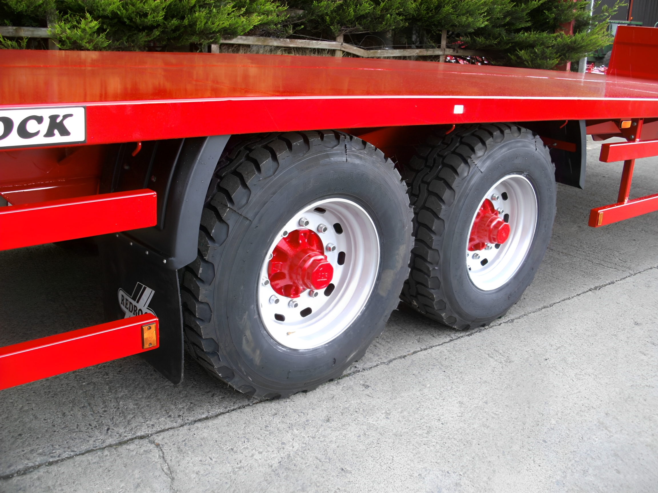 Remorque tandem avec bogies oscillants pour terrain humide