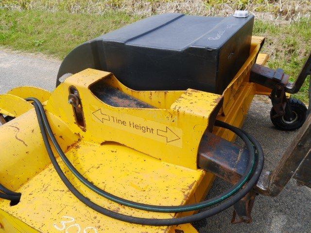 Balayeuse Eastern Attachments RS220 - Occasion - Largeur 2,20m - Réserve d'eau 200L - Bon état_3