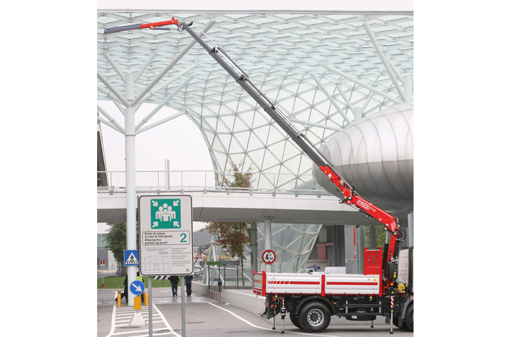 Grue auxiliaire Fassi F135A e-Dynamic - capacité de levage jusqu'à 13,7tm - bras hydraulique jusqu'à 22,55m avec jib_3