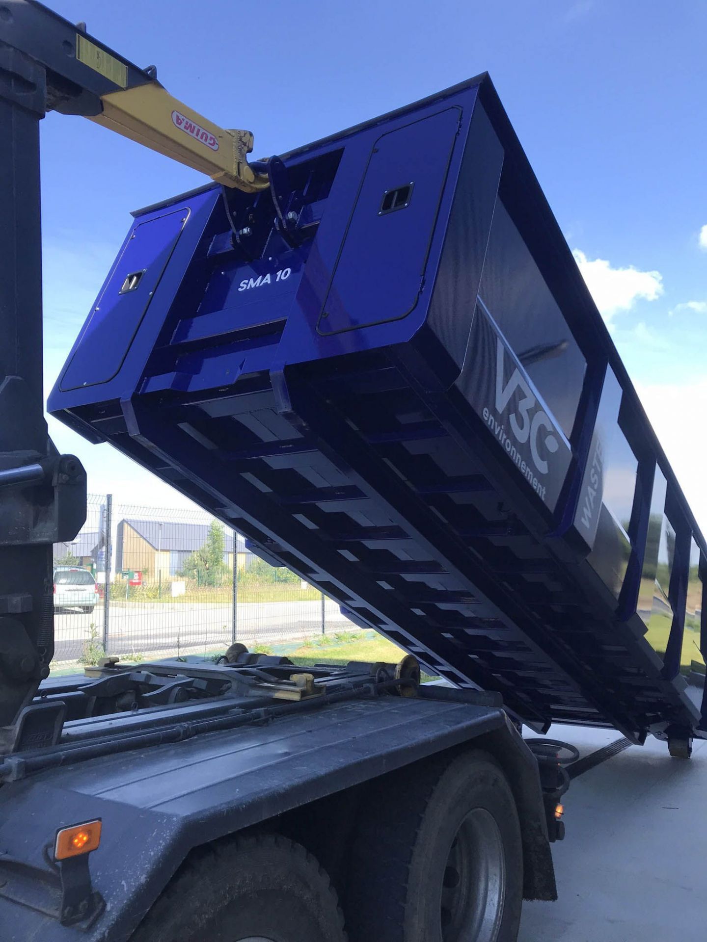 Solution de gestion des déchets en centre-ville avec compacteur souterrain