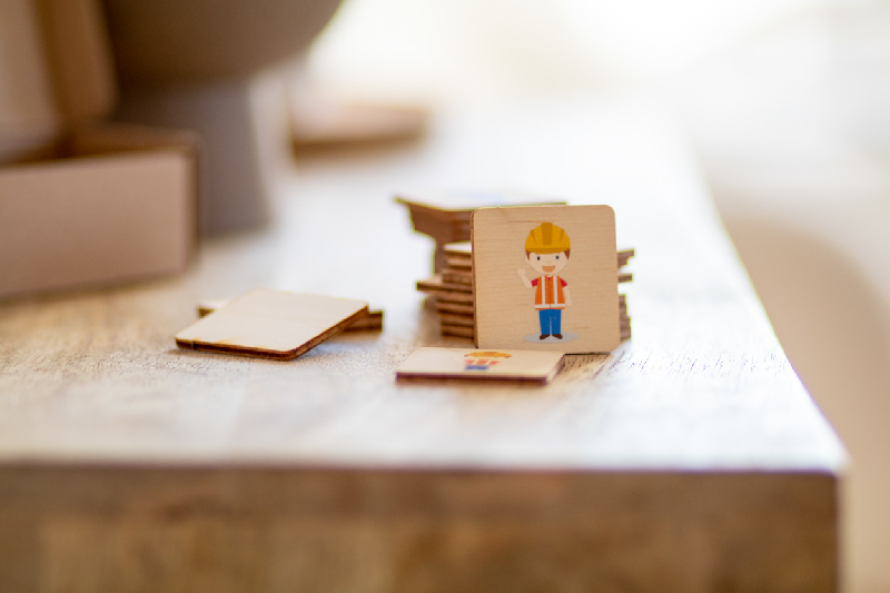Jeu de memory en bois de bouleau laminé - professions - 24 tuiles de 40x40 mm avec logo imprimé_3