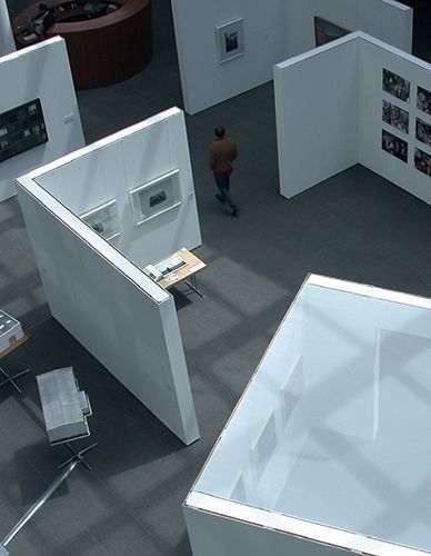 Cimaise exposium - panneau d'exposition - promuseum - dimensions : de h 2400 x l 300 x p 40 mm à h 3000 x l 700 x p 40 mm_3