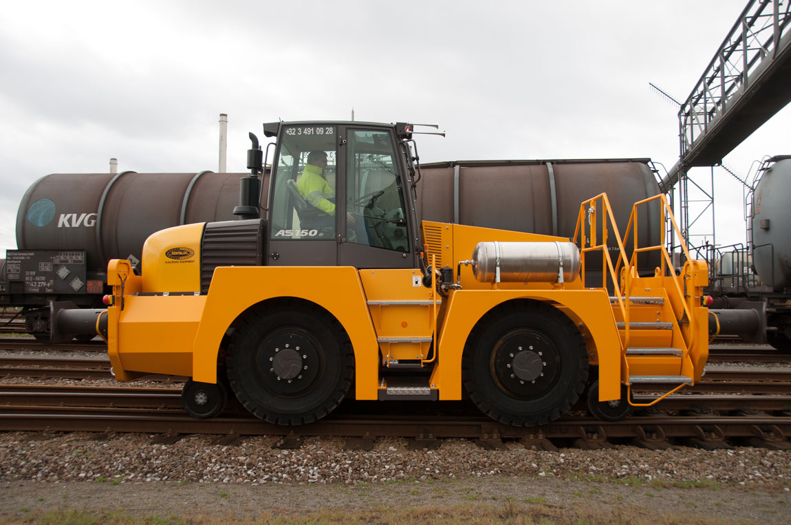 Engins pour infrastructure ferroviaire - B-Track AS 150 T16/T18, diesel hydrostatique, 136 CH, jusqu'à 1600 tonnes tractables_3