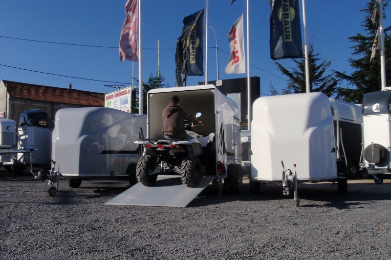 Transport de quad sécurisé avec remorque Debon Cargo 1300 P2