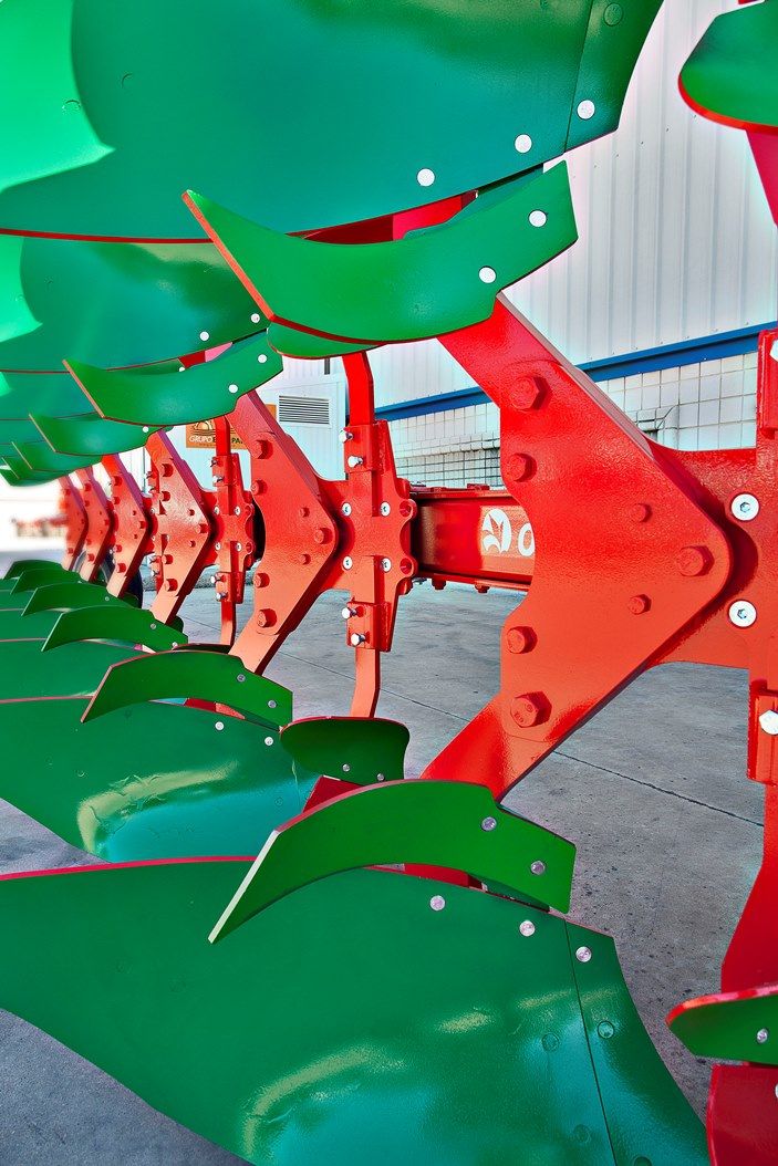 Charrue réversible ovlac pour conditions de travail variées