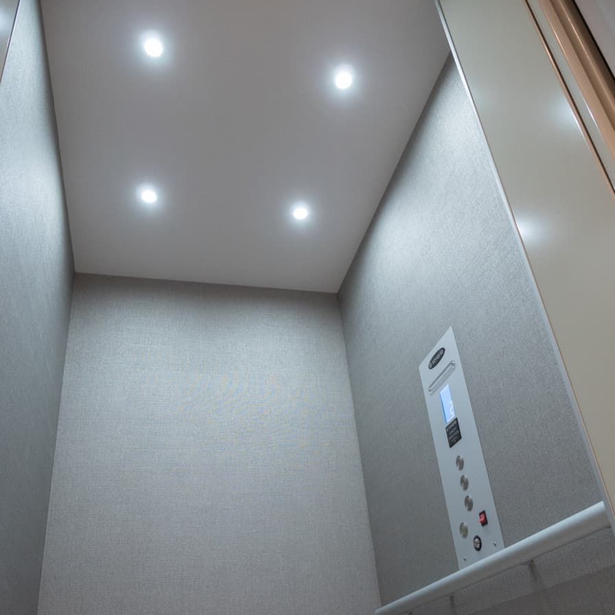 Ascenseur de maison Infinity - Savaria - hydraulique, capacité jusqu'à 453 kg, 6 paliers, version HD disponible_3