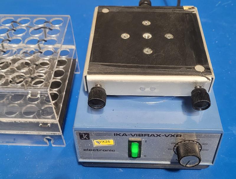 Agitateur IKA Vibrax VXR avec plateau interchangeable_3