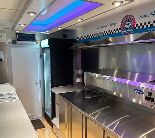 Remorque snack 4.20m personnalisable à votre image_3