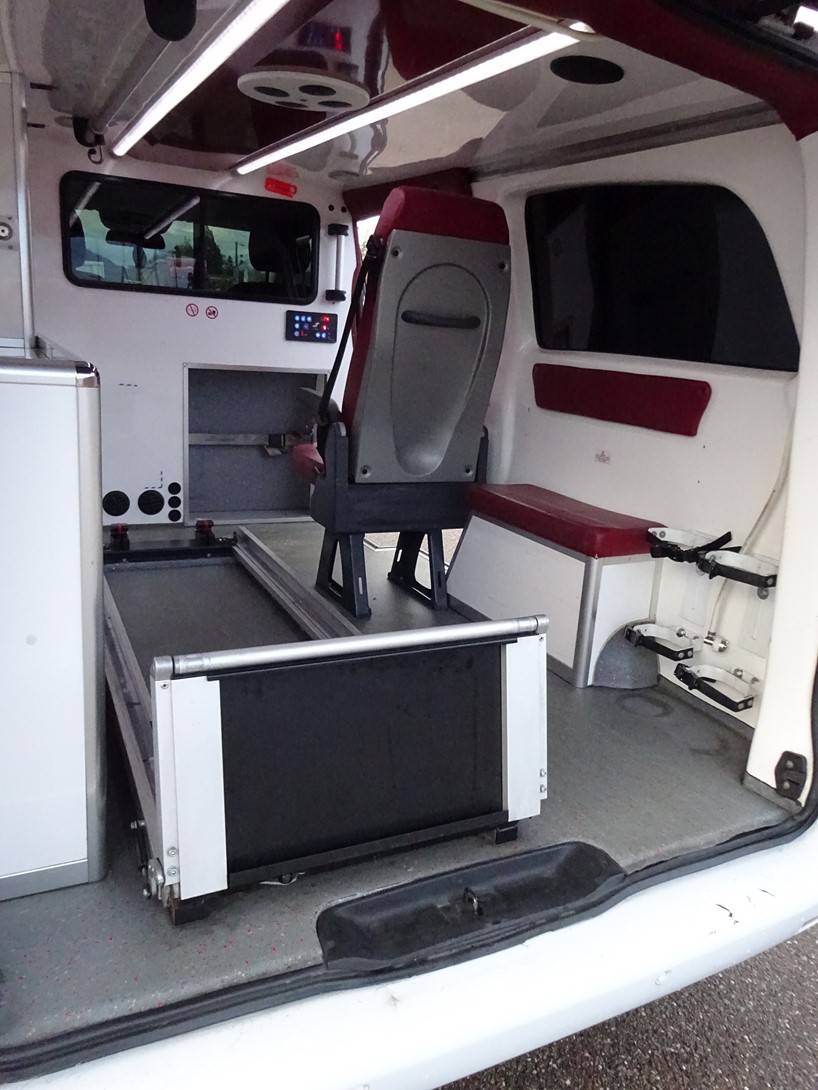 Ambulance diesel automatique avec climatisation et caméra de recul