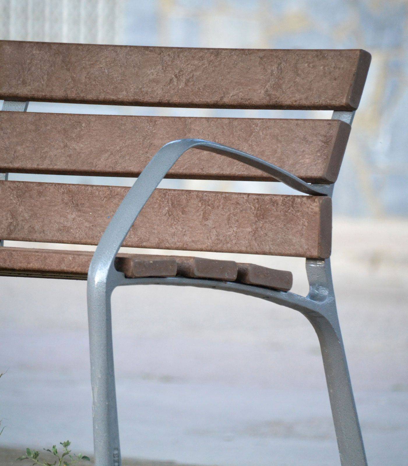 Banc public Neobarcino REBNEW UM304NPRH - Piètement en fonte ductile et lattes écologiques_3