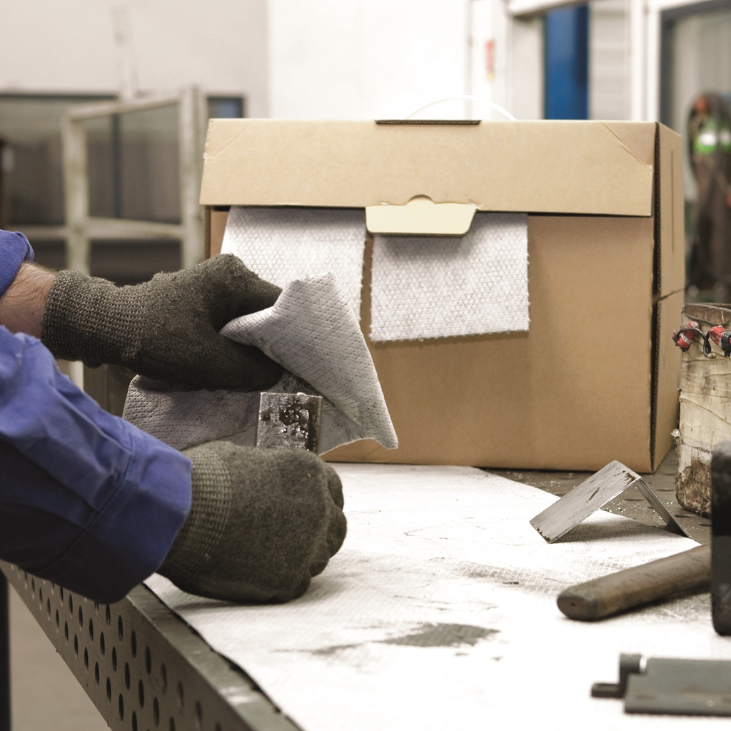 Rouleau absorbant tous liquides avec Grande résistance  40 cm x 25 m - RLG4201 - DELAHAYE INDUSTRIES_3