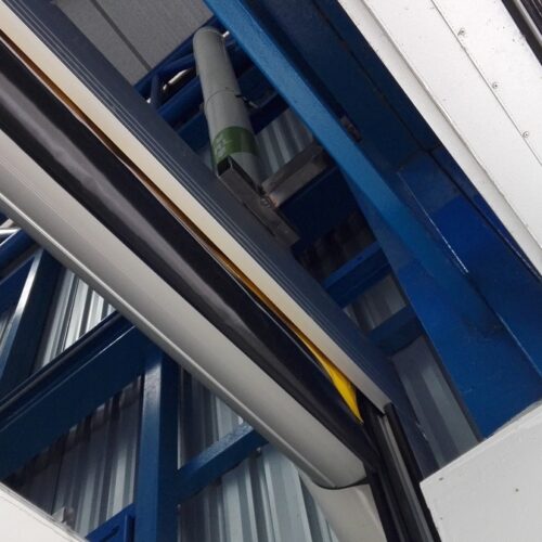 Porte rapide industrielle modulaire et esthétique - ZipGO Alumina - structure en aluminium extrudé pour installation facile_3