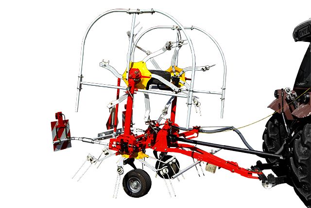 Faneuses trainées avec largeur de travail de 7,45 m à 8,60 m