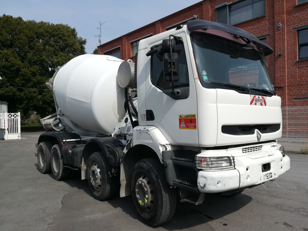 Camion Renault Kerax 8x4 malaxeur - 9 m3 - Année 2002