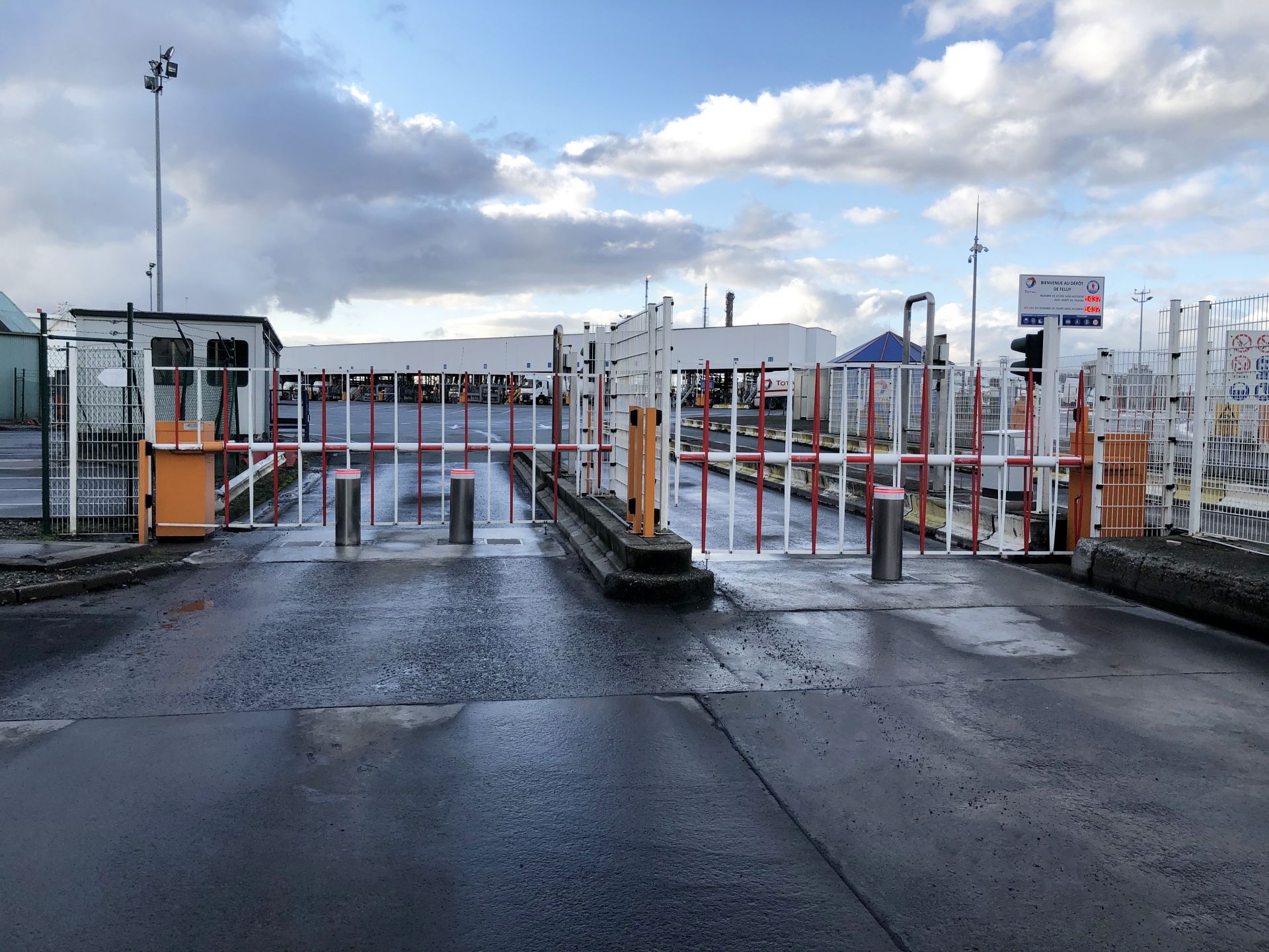 Borne escamotable automatique à motorisation électrique conçue et brevetée par BES_3