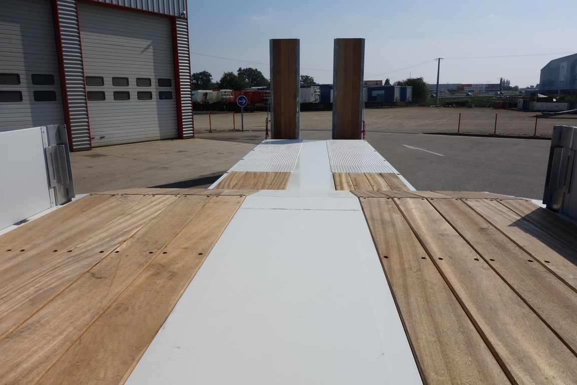 Semi-remorques porte-engins MAXTRAILER MAX 100 - 3 essieux SAF - 50T - véhicule neuf en stock - réf. 9002_3