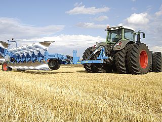 VariTitan - charrue agricole Lemken - largeur de travail jusqu'à 660 cm - espacement des corps 100 cm_3